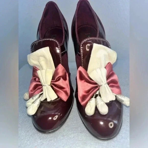 Louis Vuitton Balmoral Bordeaux Tassel heels wine patent leather, coquette girl - Picture 9 of 14